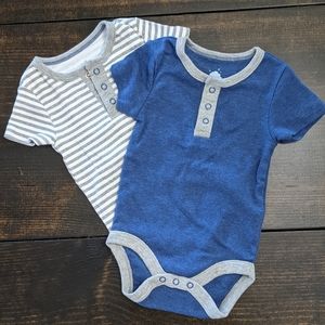 0-3 mo Set of 2 onesies by Cloud Island. Blue and Gray.